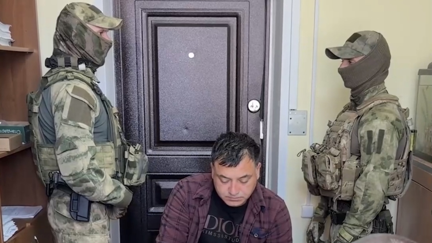 При силовой поддержке ОМОН житель Касимовского округа лишён гражданства Российской Федерации за нарушение законодательства