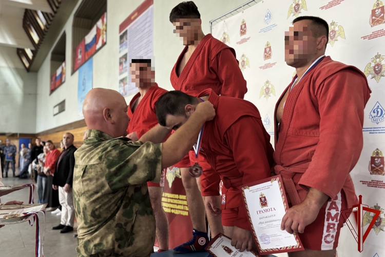 Чемпионат Центрального округа Росгвардии по самбо и боевому самбо завершился в Москве