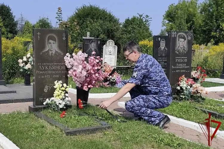 В Рязани почтили память сотрудника вневедомственной охраны, погибшего от рук бандитов