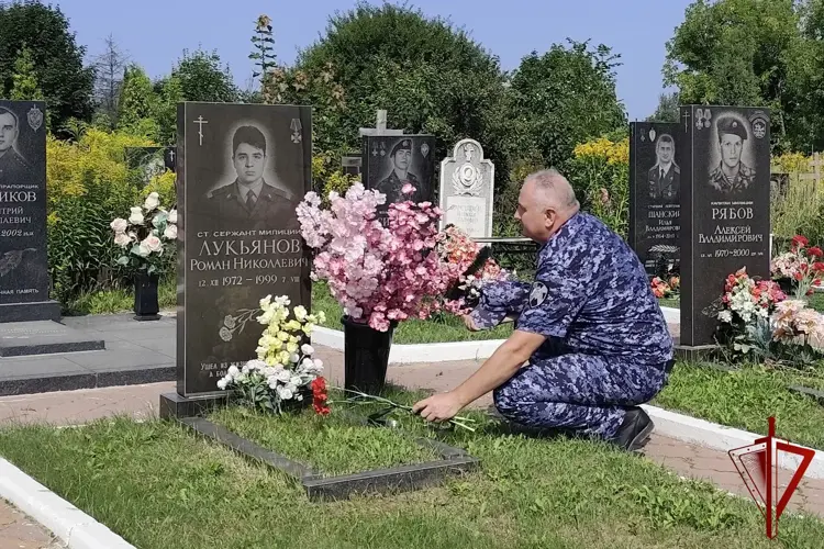 В Рязани почтили память сотрудника вневедомственной охраны, погибшего от рук бандитов