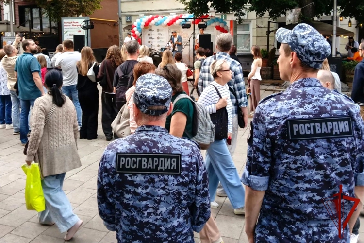 Росгвардейцы Рязани обеспечили безопасность граждан во время фестиваля на улице Почтовой