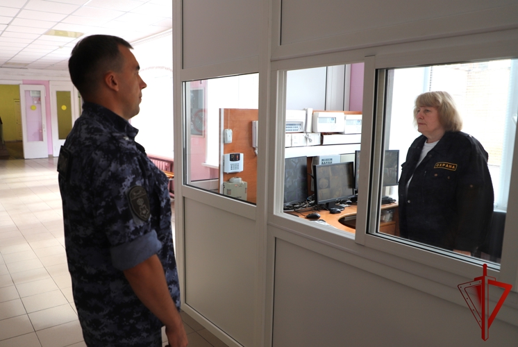 Росгвардейцы проверяют готовность образовательных организаций Рязанской области к новому учебному году