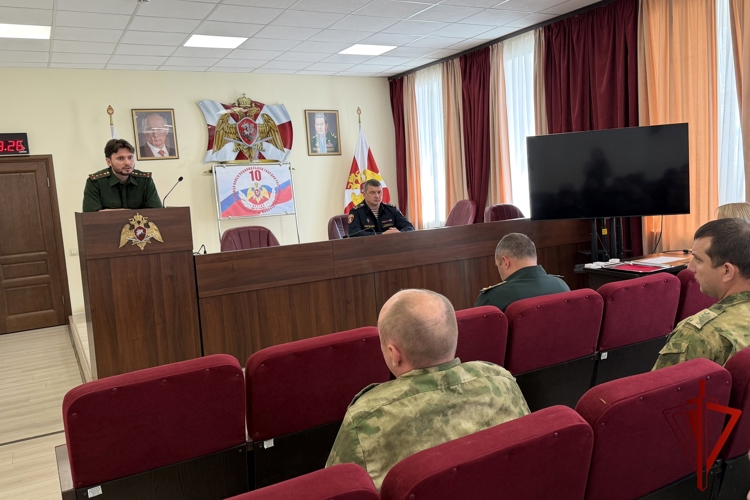 Помощник военного прокурора Рязанского гарнизона провел круглый стол с росгвардейцами