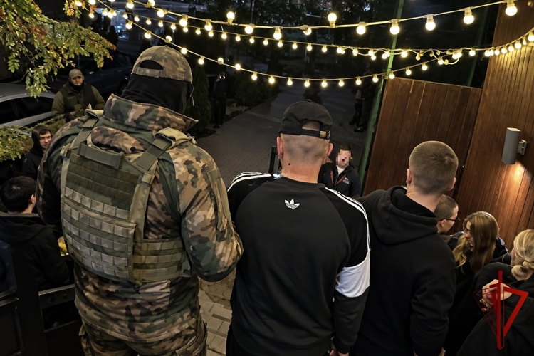 В Рязани полицейские провели профилактический рейд в досуговом заведении совместно с сотрудниками ОМОН