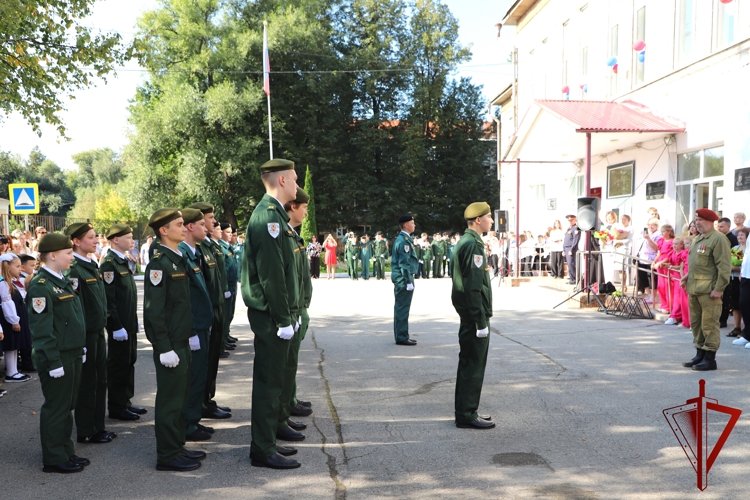 Росгвардейцы поздравили воспитанников подшефных классов школы №38 города Рязани с Днём знаний