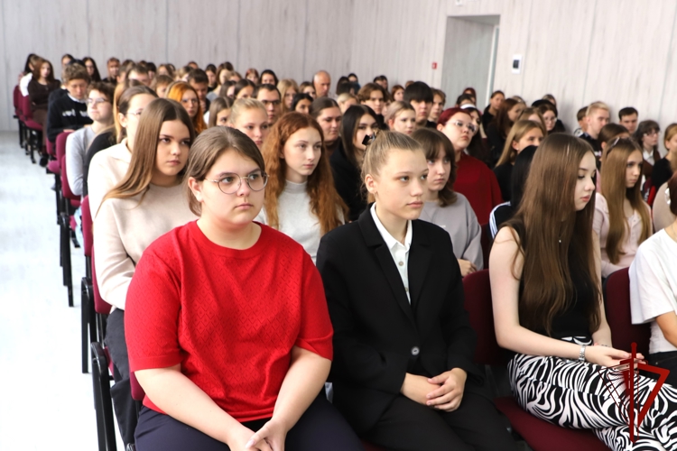 Росгвардейцы Рязани провели антитеррористический урок для студентов технологического колледжа 