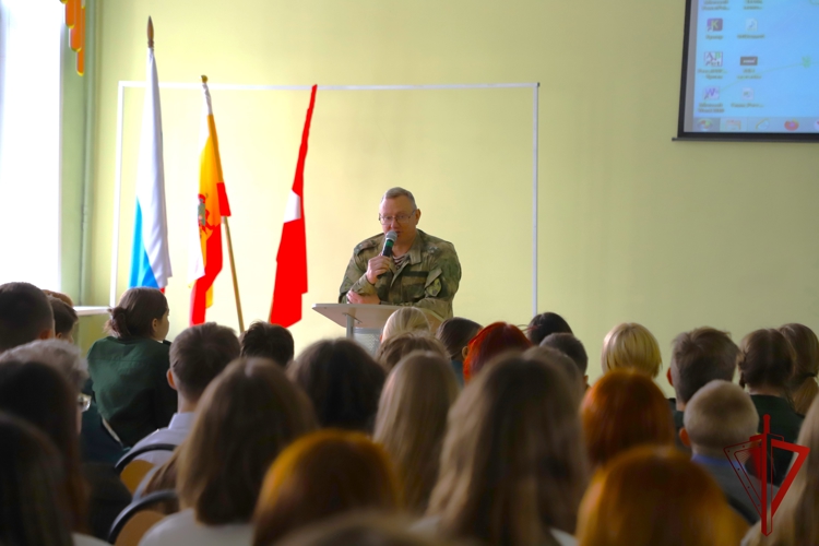 В Рязани представитель Росгвардии провел урок мужества, приуроченый ко Дню солидарности в борьбе с терроризмом
