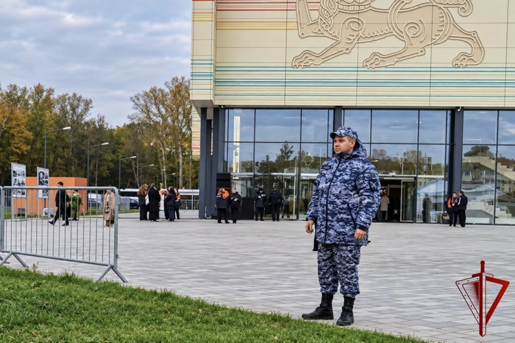 Сотрудники Росгвардии обеспечили безопасность на открытии Национального центра «Россия» в Рязани