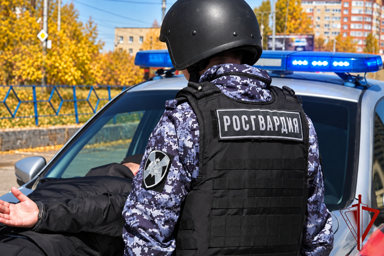 В Рязани росгвардейцы по горячим следам задержали подозреваемого в краже телефона из квартиры