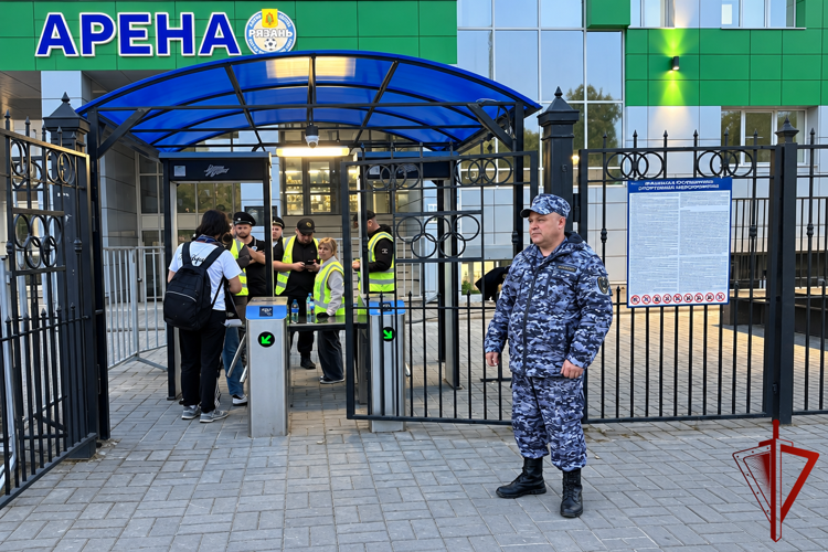 Сотрудники вневедомственной охраны приняли участие в обеспечении правопорядка и общественной безопасности на матче ФК «Рязань» — «Шумбрат»