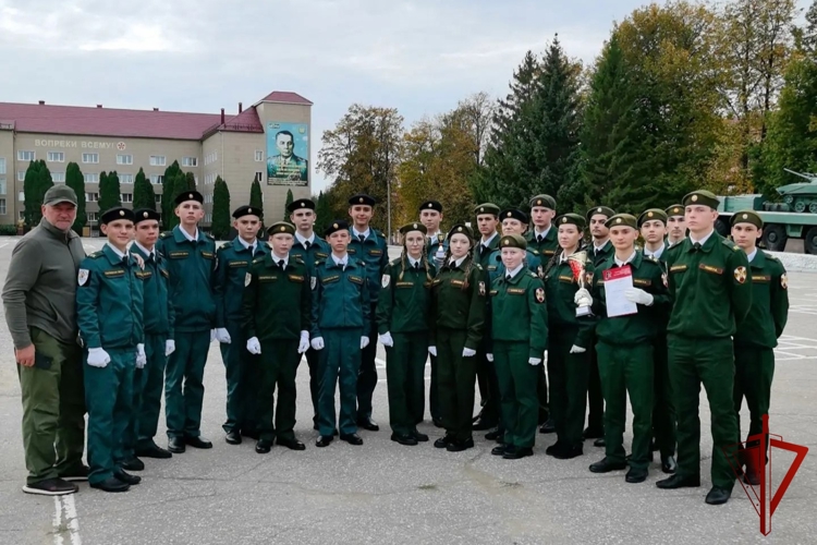 На базе прославленного РГВВДКУ состоялся городской смотр-конкурс строя и песни, посвящённый 81-й годовщине Победы